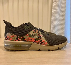 Nike Herren Größe 10,5 Air Max Sequent 3C Oliv Tarnmuster Schuhe Sportschuhe AJ0004 - Bild 1 von 9