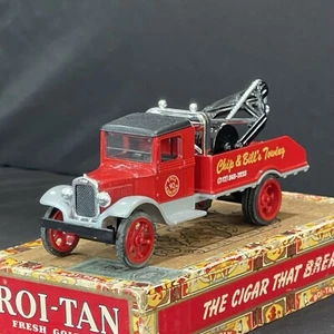 1931 HAWKEYE WRECKER BANK ERTL LIMITED EDITION CHIP & BILL TOWING STOCK NO. 9417 - Picture 1 of 18