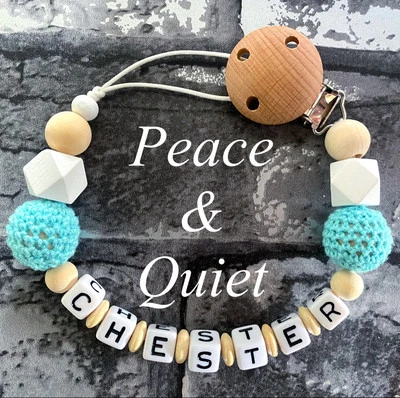 PEACE & QUIET Personalisierter Schnullerclip, Holz🖤Häkeln, 🖤Junge 💎Geschenk 💙blau weiß Grobkette