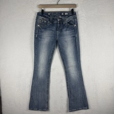 Pantalones de mezclilla Miss Me para mujer 27 tiro medio corte bota adornado estrás bolsillos con solapa Foto 1 de 4