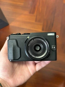 FUJIFILM Digital Camera X70 16.3 MP Silver Tested W/Battery&card &charge Black - Picture 1 of 8