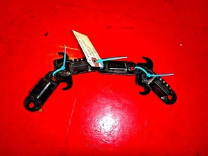 00-05 MITSUBISHI ECLIPSE GT ESCOTILLA DE MALETERO GOMA TAPÓN NIVEL SOPORTE X2 - Imagen 1 de 4