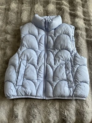 Colete acolchoado Zara feminino tamanho 9-10 azul claro leve quente elegante poliéster - Imagem 1 de 4