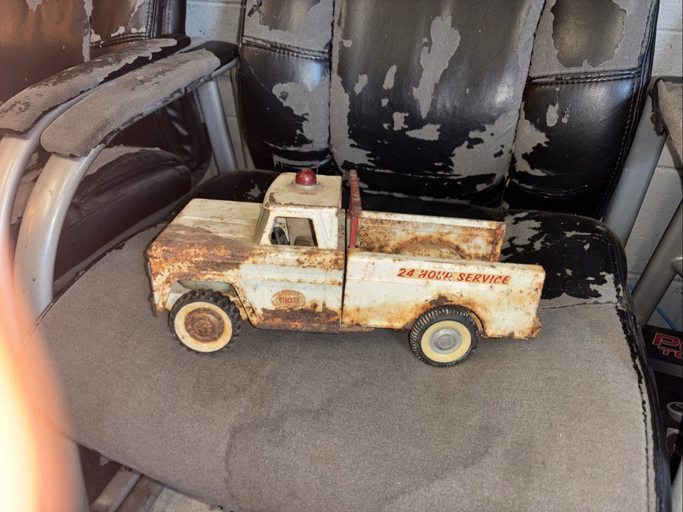 Original Structo 24 Hour Service Wrecker Pressed Steel Toy Tow Truck - Image 1 of 1