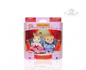 Sylvanian Families Calico Critters Jubiläum Freunde Set - Freya & Theo - Bild 1 von 3