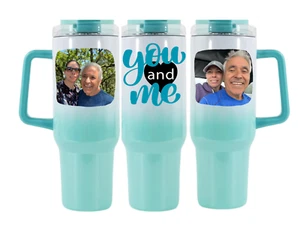 PERSONALISIERTER BECHER FOTO TÜRKIS SCHIMMER YOU & ME 40 OZ MIT GRIFF - Bild 1 von 1