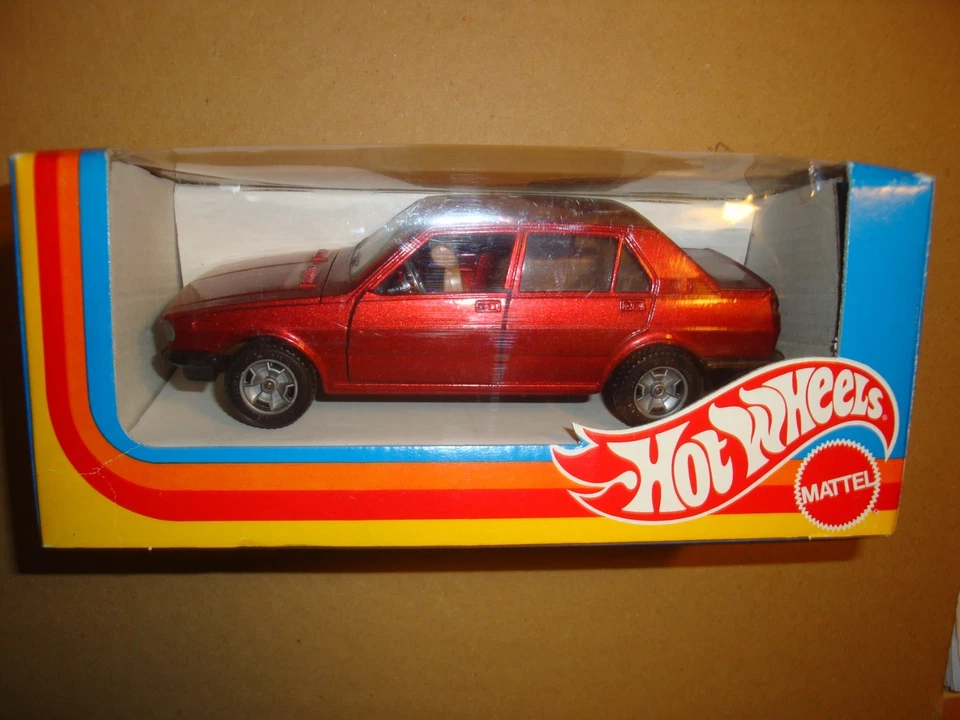 MODELLINO HOT WHEELS MATTEL  ALFA ROMEO GIULIETTA  SCALA   1:25  NUOVO - Immagine 1 di 4