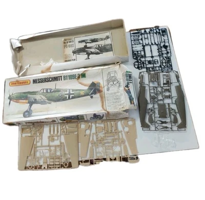 Vintage Matchbox Messerschmitt Bf/109E-3 Plastic Model 1/32 Aircraft Kit - Image 1 of 4
