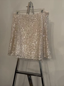 Kurzer Cocktailrock von Loft. Größe 6. Neu mit Etikett. Creme mit silbernen Pailletten - Bild 1 von 6