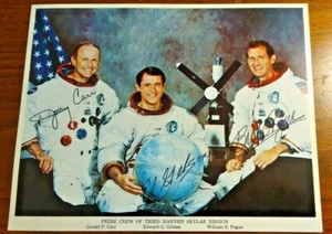 PRIME CREW OF THIRD MANNED SKYLAB MISSION MISSION ~ SIGNED 1973 NASA PHOTOGRAPH - Picture 1 of 2
