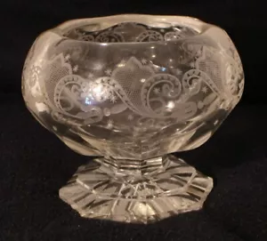 Beautiful Cut Glass Etched Pattern Rose Bowl - Picture 1 of 2