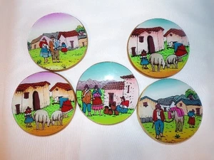Vintage Peruanische Untersetzer Rückseite Glas Volkskunst Szenen 5 Stück - Bild 1 von 8