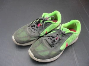 Nike Size 8.5 Womens Green Athletic Revolution 3 Training Sneakers Shoes 3B - Picture 1 of 7