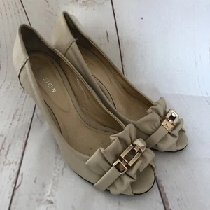 Pazzion Womens Tan Beige Size 7.5 US (38 Euro) Gold Buckle Ruffle Accent Heels - Picture 1 of 12
