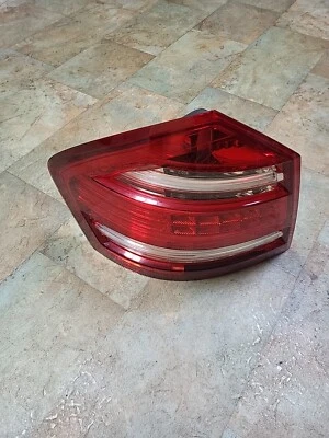 2005 2006 2007 2008 2009 MERCEDES GL320 GL350 LEFT DRIVER SIDE REAR TAIL LIGHT - Image 1 of 4