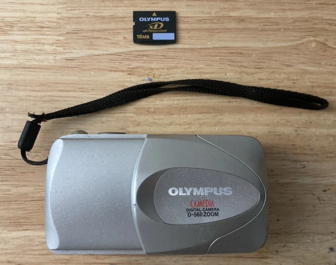 OLYMPUS D-product  中古 Olympus D-560 Zoom 3-megapixel digital camera at Crutchfield