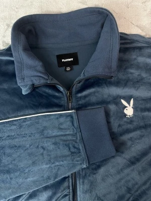 NUEVO CON ETIQUETAS Playboy Chaqueta de Terciopelo para Hombres 2XL Azul Marino Cremallera Completa Logo Rayas Atlética Foto 1 de 4
