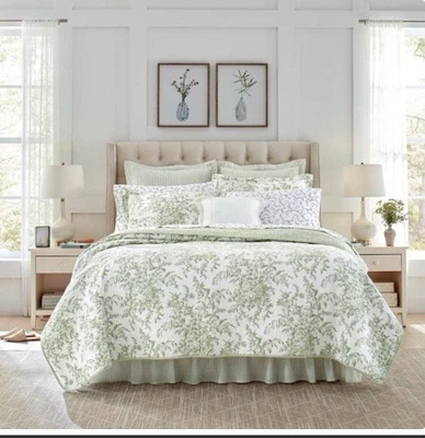 Juego de edredón reversible de algodón Laura Ashley Bedford King - verde sobre crema Cp. @ $107 Foto 1 de 4