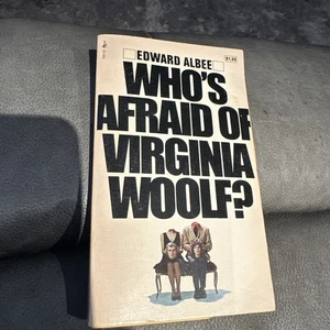 Who's Afraid of Virginia Woolf Classic Play Paperback Book by Edward Albee 1973 - Foto 1 di 6