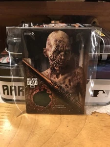 2018 Topps Walking Dead Season 8 Costume Walker Relic Card WR-1 - Mud 50/50 SSP - Picture 1 of 2