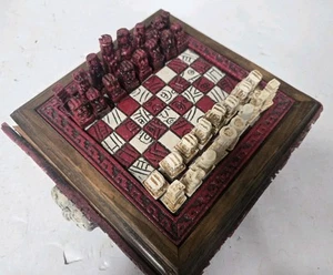 Vintage Mayan Aztec Conquistador Red White Wooden Chess Set - Bild 1 von 6