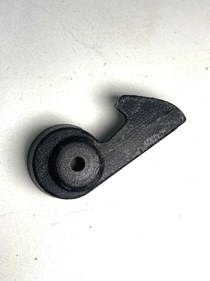 Volkswagen Squareback 1973 cierre asiento trasero cubierta de plástico Foto 1 de 4