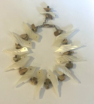 Pulsera Fetiche Madreperla-NATIVA ZUNI VINTAGE Tallada a Mano LG Bird-Única Foto 1 de 4