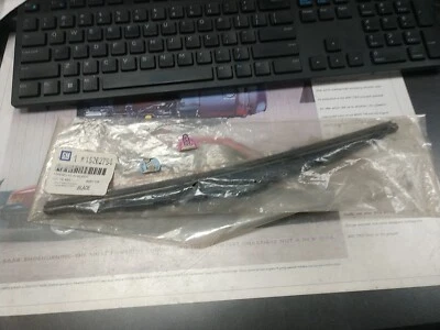 NEW OE Saab 9-7X Rear Wiper Blade 15262794 2005 2006 - Image 1 of 2