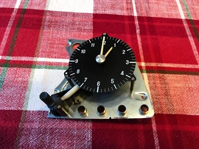 原始设备制造商 W123 梅赛德斯奔驰 240D 规格集群时钟不工作 SKU C1 — 第 1/4 张图片