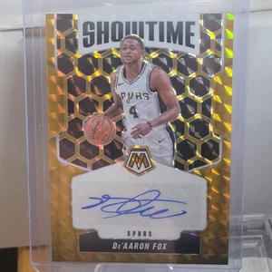 2024-25 Mosaic De'aaron Fox Gold Autograph /10 Showtime Spurs FREE PRIORITY SHIP - Picture 1 of 2
