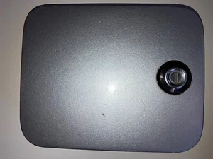 Toyota '84 Celica Supra GTS Gas Door with Lock OEM Silver - Foto 1 di 5