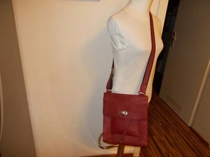 * VOI ** schöne Handtasche/Umhängetasche Rot Riemen verstellbar 5 Fächer - Bild 1 von 13