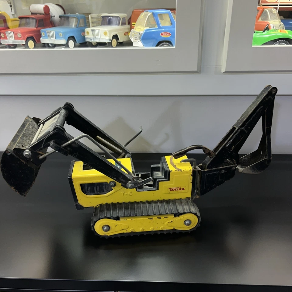Vintage Tonka T-6 Excavator/Loader Backhoe 26”  USA Construction track toy - Image 1 of 4