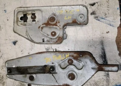Set 1970 1971 Ford Torino Ranchero Driver Side Door Glass Window Brackets LH Foto 1 de 2