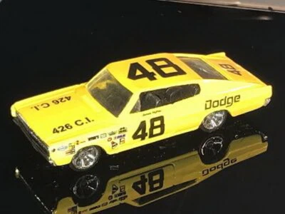 Dodge Charger HEMI Hot Wheels James Hylton 1967 personalizado, 1/64th Foto 1 de 4