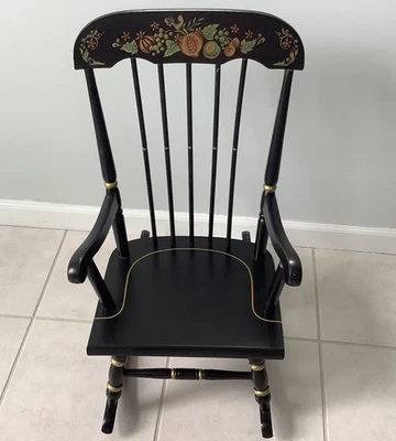Mecedora infantil Oak Hill vintage negra con dorada Foto 1 de 4