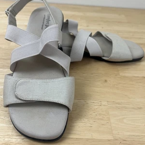 Comfort Plus by Predictions beige Damen-Sandalen mit elastischem Riemen Größe 8 - Bild 1 von 6