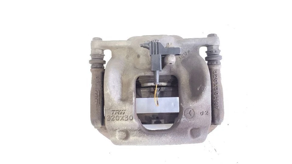 Pinza de freno delantera derecha Mercedes-Benz GLA250 2018 OEM Foto 1 de 4