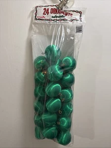 24 Vintage Pyramide unzerbrechlich NOS Ornamente Glühbirnen grün Satin Glanz Fadendichtung - Bild 1 von 9