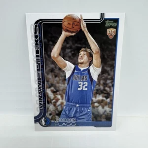 Tarjeta de novato Topps Basketball Cooper Flagg 2025 RC #201 NBA Dallas Mavericks - Imagen 1 de 2