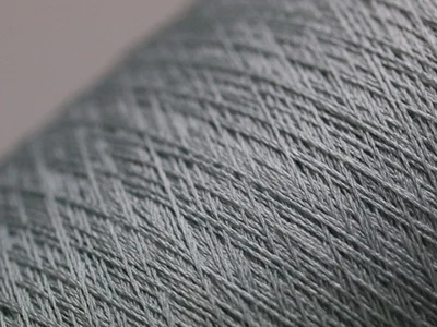M18 (139€/kg) 100g DRAGON 100% REINE SEIDE / PURE SILK BLAU-SILBER (30) Zwirn - Bild 1 von 3