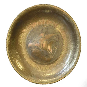 33 cm ø - Plato de pared de latón Griese Lübeck hecho a mano Kogge barco hanseático martillo - Imagen 1 de 5