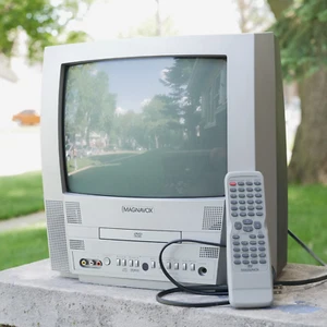 Magnavox MWC13D5 CRT TV 13" Retro TV Display With Remote Great Condition Tested - Picture 1 of 9