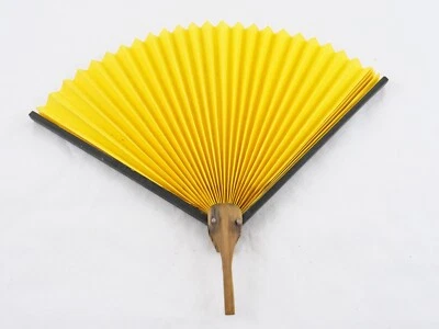 éventail jaune 23 cm ancien en bois peint et papier - Photo 1/4