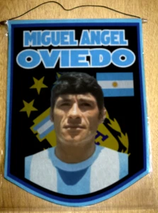 MIGUEL OVIEDO - WORLD CUP 1978 - Fabric PENNANT 40 x 30 cm - ARGENTINA CHAMPION - Picture 1 of 1