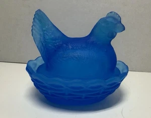 Vintage Westmoreland Glass * Hen on Nest * Dark Blue Satin  * Stamped  3.5" - Picture 1 of 5