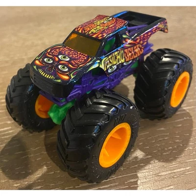Литой монстр-трак Hot Wheels Monster Jam Psycho Delic масштаб 1:64 черный/фиолетовый - Изображение 1 из 4