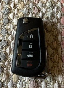 OEM Single Toyota Camry / Corolla Keyless Entry Flip Key Remote Used -HYQ12BFB- - Foto 1 di 4