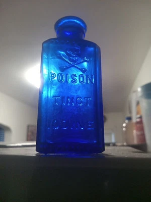 VENENO CALAVERA-N-CROSSBONE TINCT YODO COBALTO 3 1/8" KR-3  Foto 1 de 4