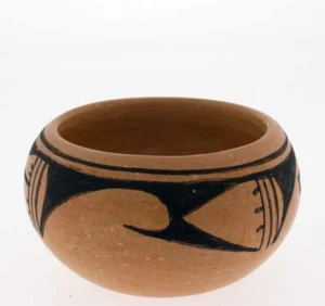 Olla de barro de la artista Hopi Leila Mutz - Imagen 1 de 1